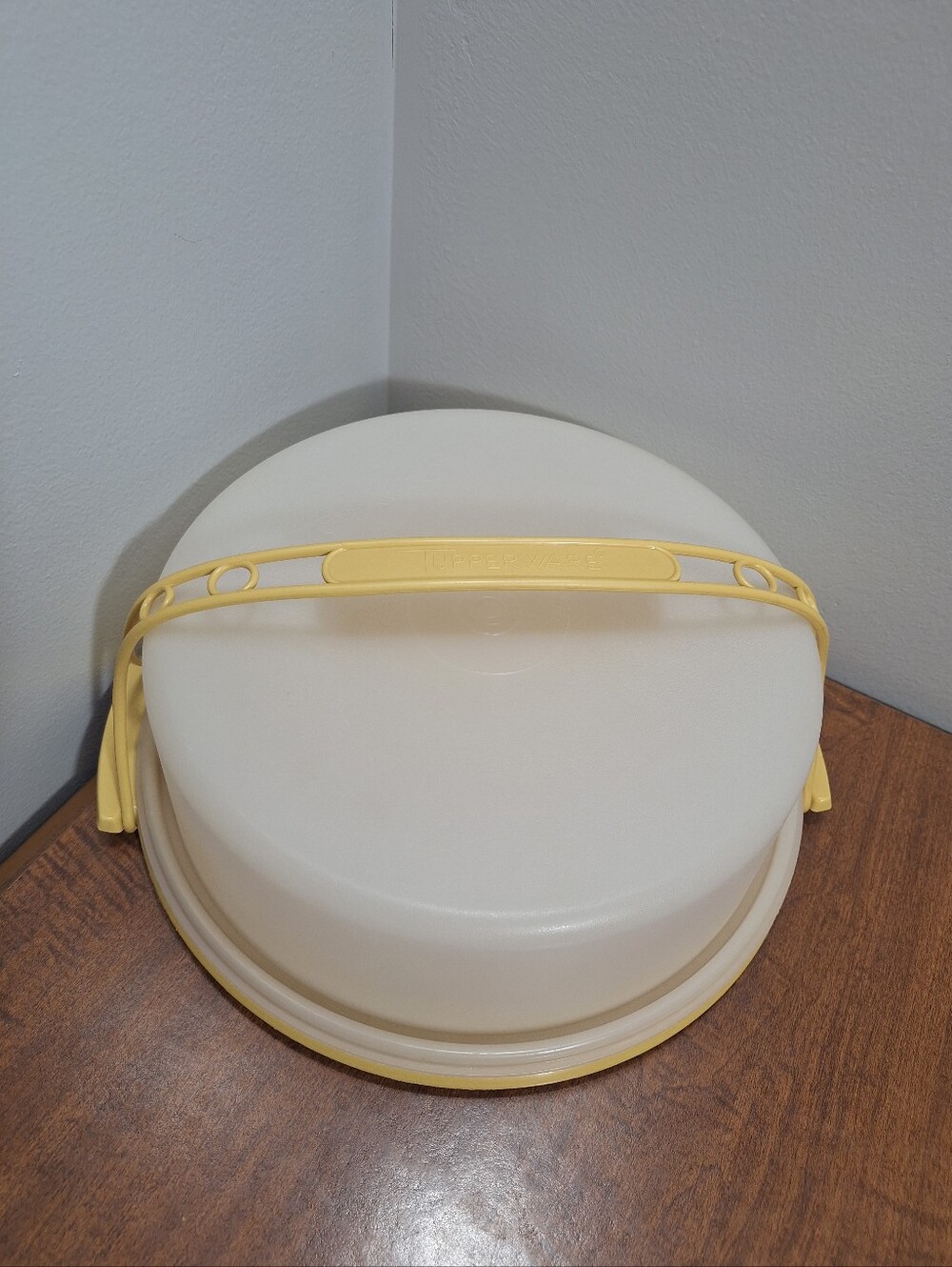 Vintage Tupperware Harvest Gold 10 Inch Pie Cake Carrier Keeper Handles  719-1